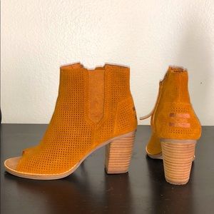 TOMS Open toe heeled bootie